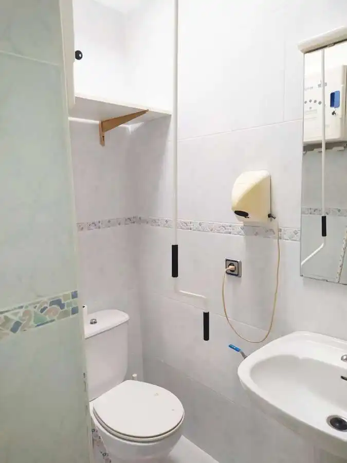 Baño de Local en venta en Almería con Aire acondicionado