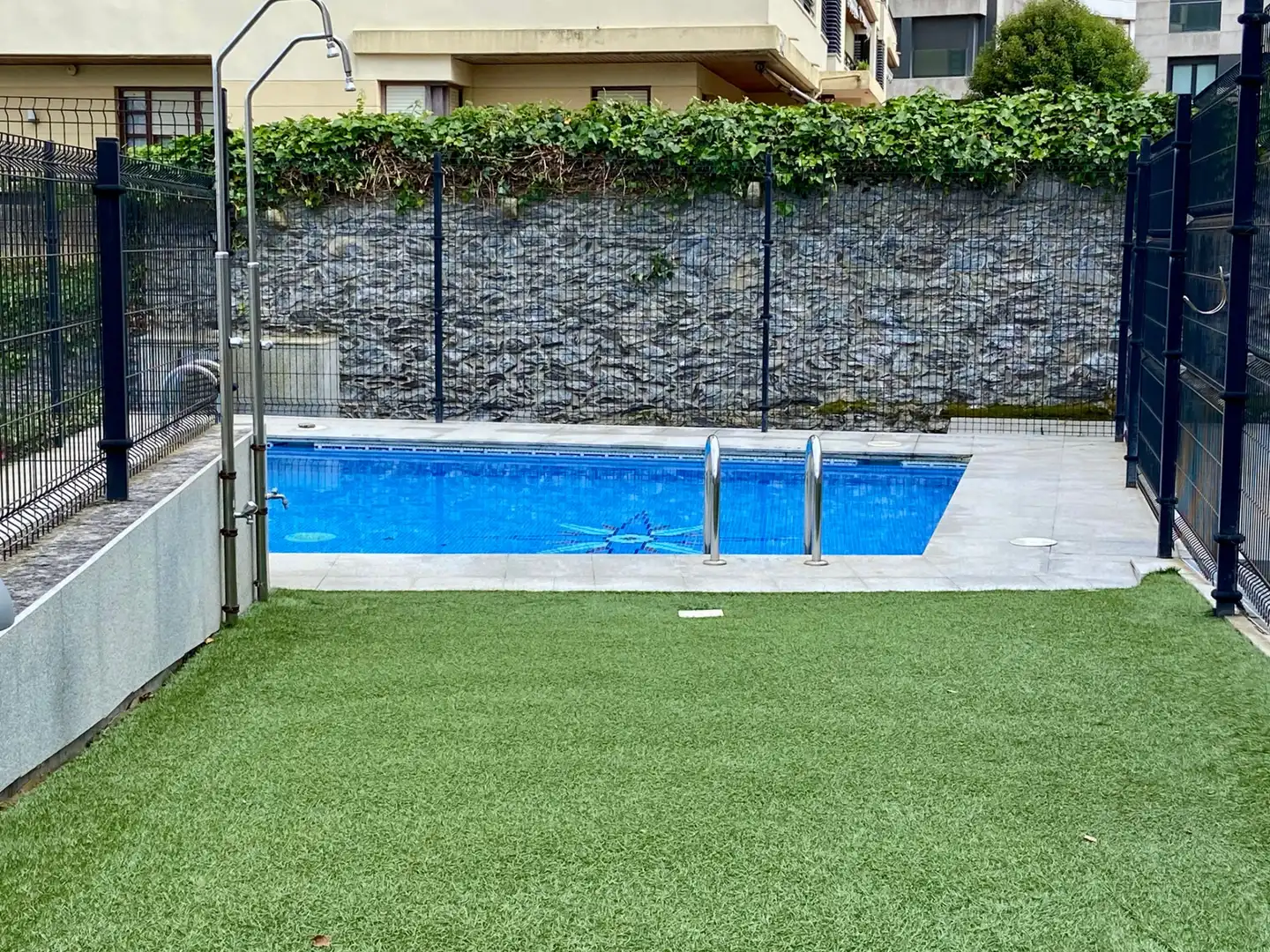 Piscina de Piso de alquiler en Castro-Urdiales con Calefacción, Terraza y Amueblado