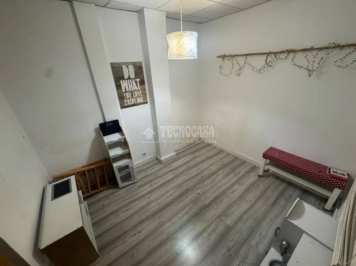 Local de lloguer a Lucero, Latina