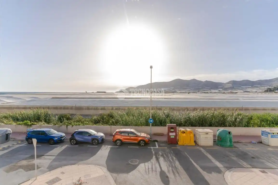 Vista exterior de Casa adosada en venta en Motril con Terraza, Trastero y Balcón