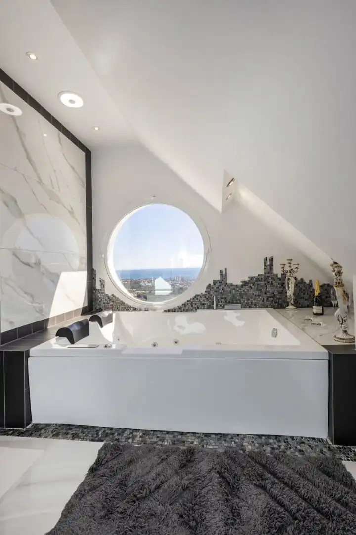 Bathroom of Flat for rent in Calpe / Calp  with Air Conditioner, Heating and Terrace