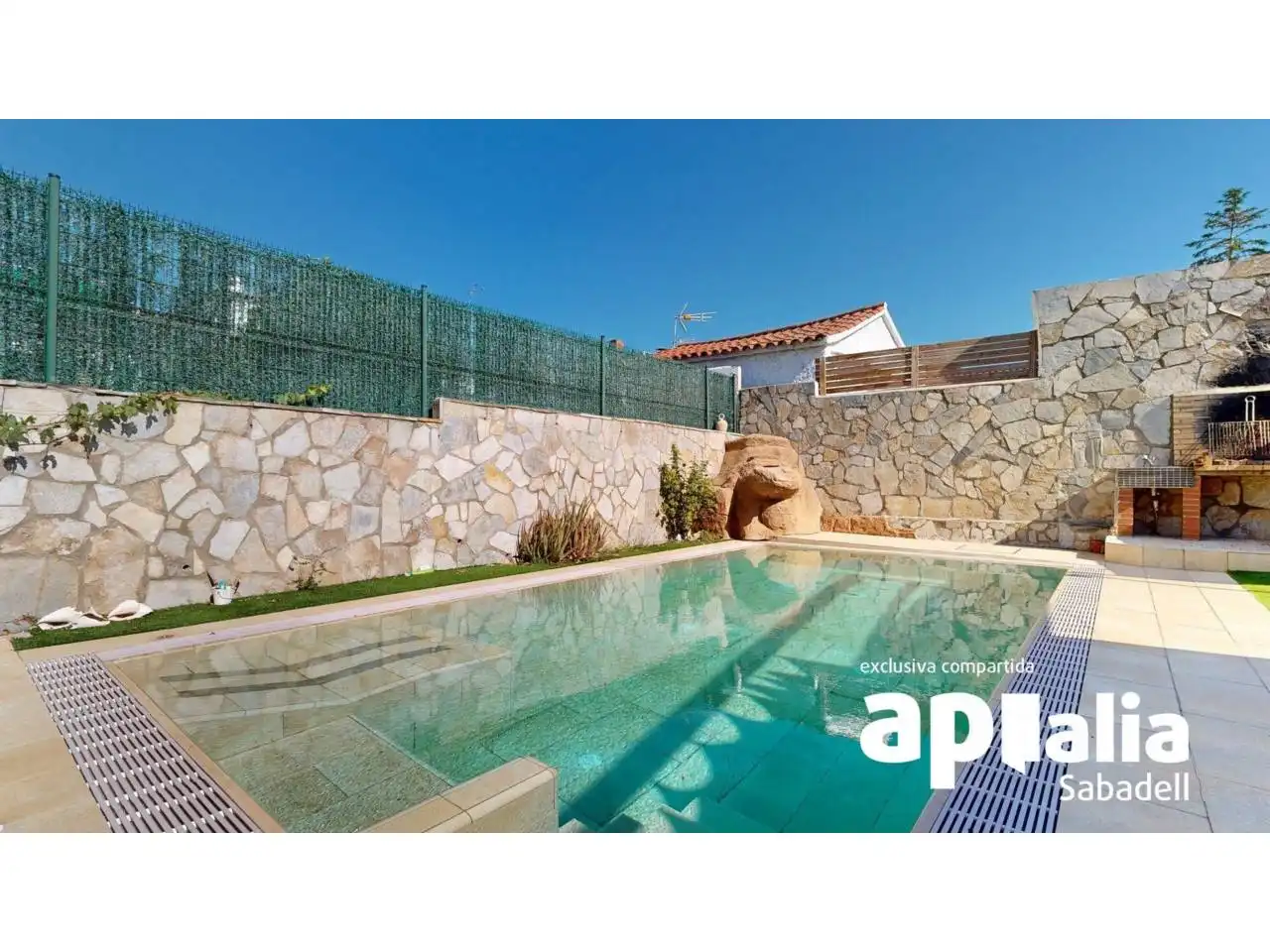 Piscina de Casa o chalet en venta en Barberà del Vallès con Aire acondicionado, Calefacción y Jardín privado