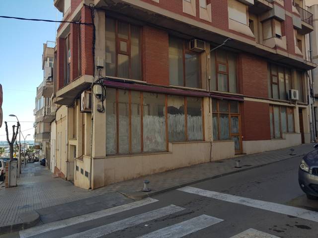 Local comercial en Alquiler en El Maset