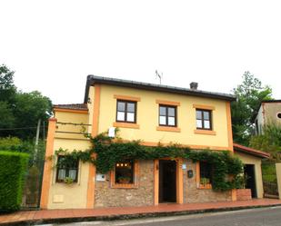 Vista exterior de Casa o xalet en venda en Grado amb Calefacció, Jardí privat i Terrassa