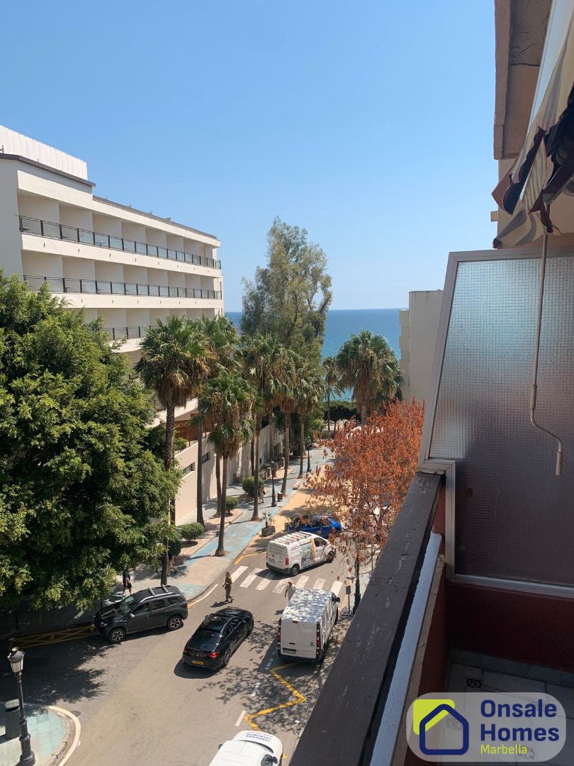 Vista exterior de Pis en venda en Marbella amb Terrassa, Moblat i Balcó