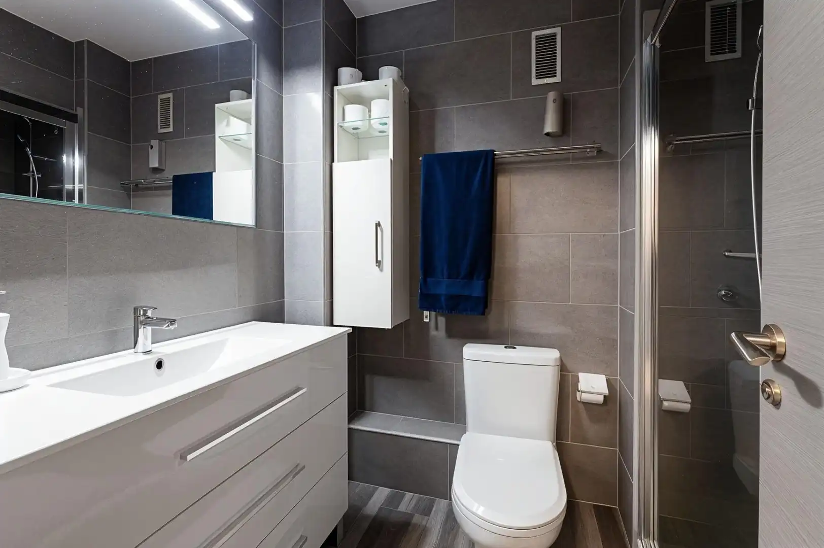 Bathroom of Flat for sale in  Palma de Mallorca  with Air Conditioner, Parquet flooring and Oven