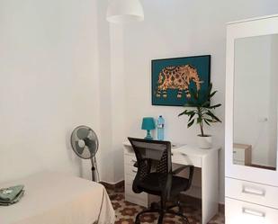 Bedroom of Flat to share in  Valencia Capital  with Air Conditioner and Terrace