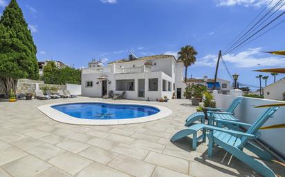 Vista exterior de Casa o xalet en venda en Mijas amb Aire condicionat, Terrassa i Piscina