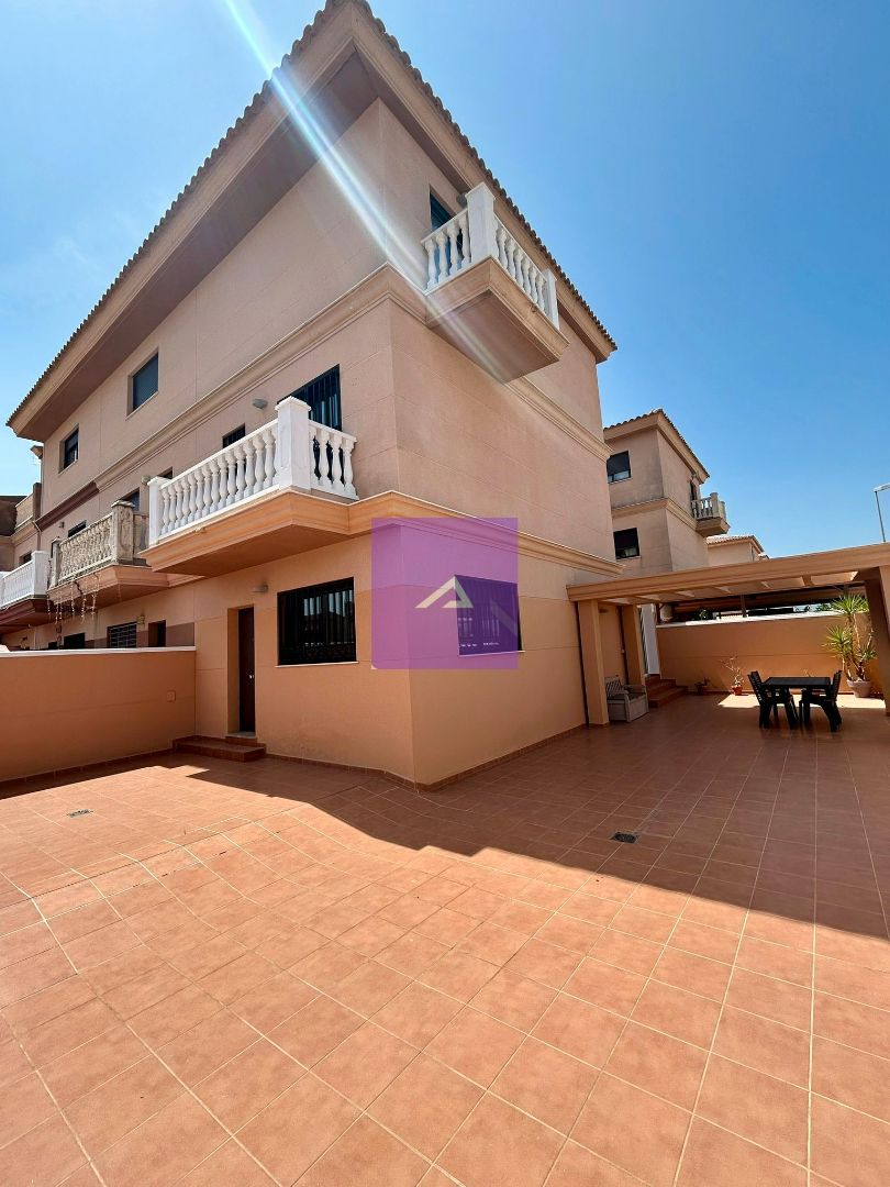 Vista exterior de Casa o xalet en venda en Cullera amb Traster i Balcó