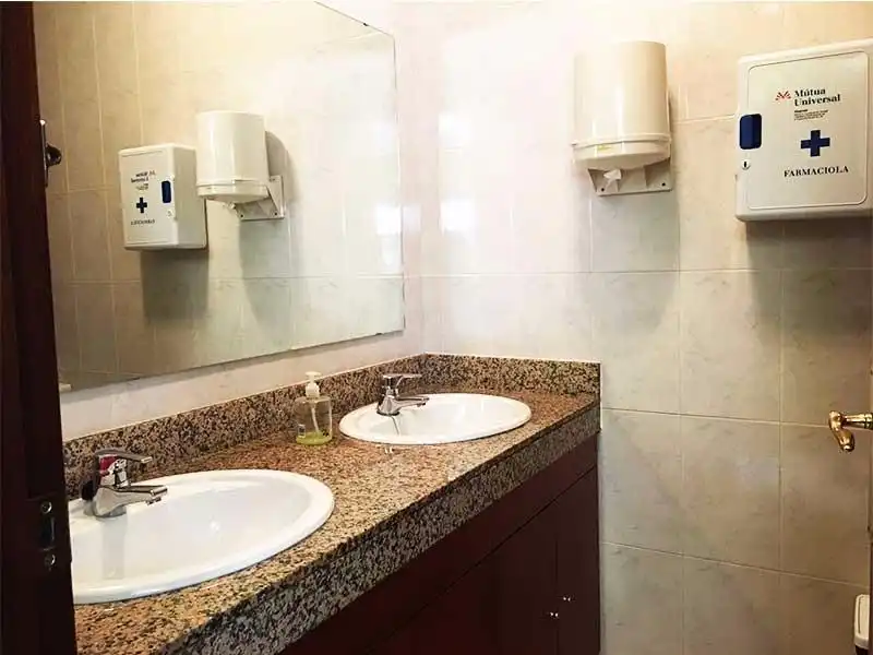 Baño de Local de alquiler en Vilanova i la Geltrú