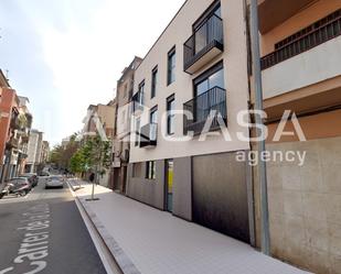 Exterior view of Planta baja for sale in Santa Coloma de Gramenet  with Terrace, Storage room and Balcony