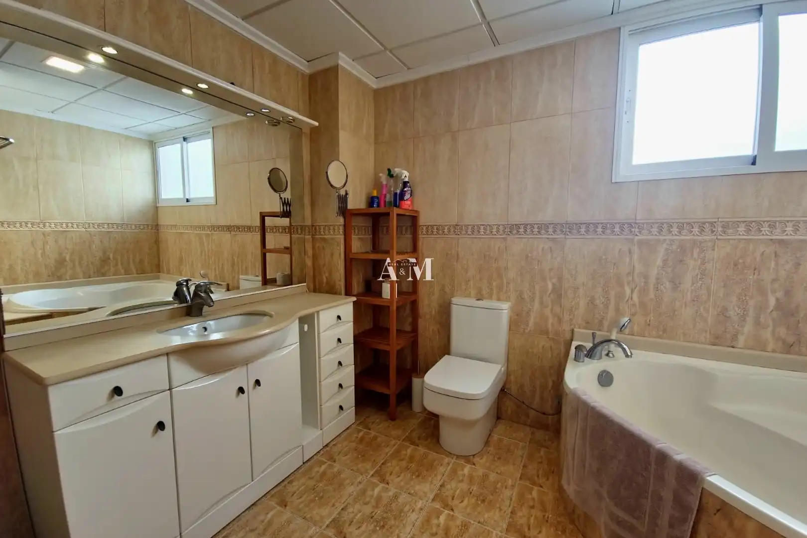 Baño de Piso de alquiler en Torrevieja con Aire acondicionado, Calefacción y Amueblado