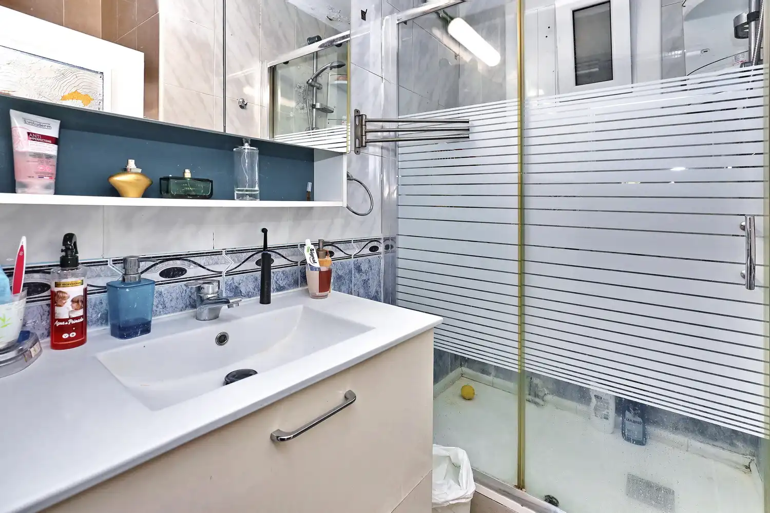 Baño de Piso en venta en Barcelona con Aire acondicionado, Amueblado y Alarma