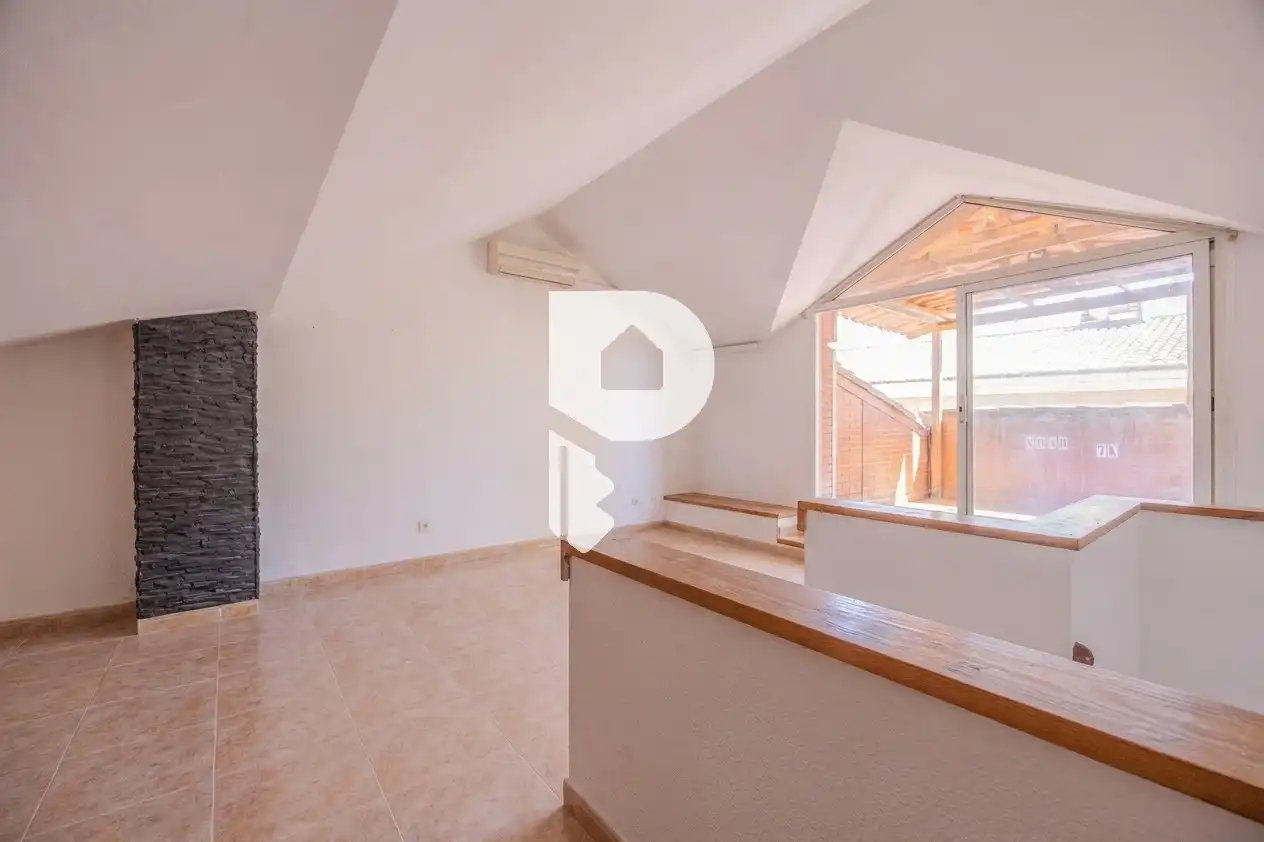 Casa adosada en venta en Sant Vicenç Dels Horts con Aire acondicionado, Calefacción y Terraza