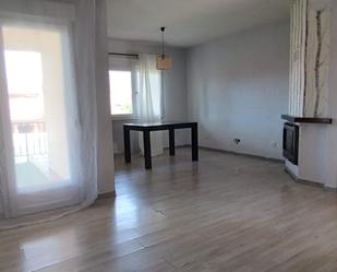 Sala d'estar de Casa adosada en venda en El Espinar amb Terrassa i Balcó