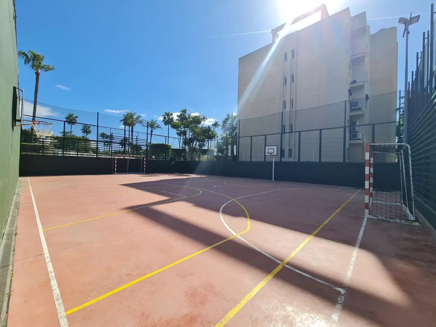 Aparcament de Pis en venda en Torremolinos amb Aire condicionat, Calefacció i Jardí privat