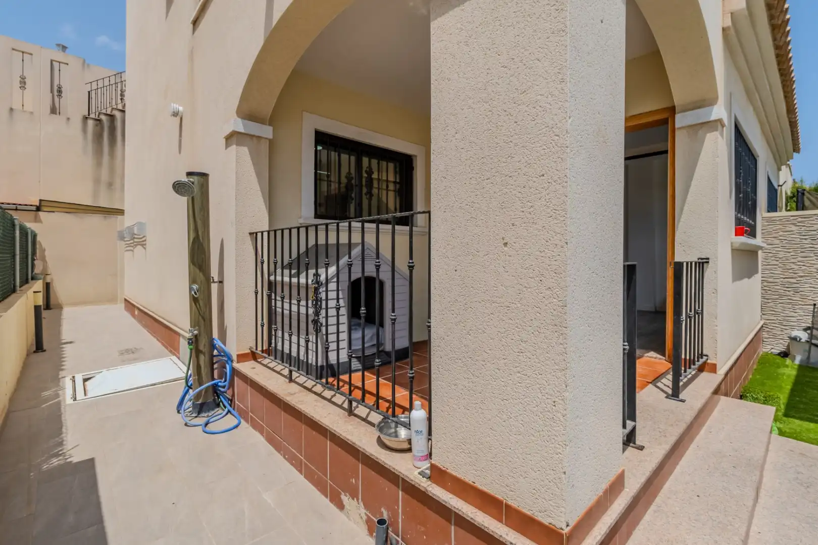Terrassa de Casa o xalet en venda en Torrevieja amb Jardí privat, Terrassa i Piscina