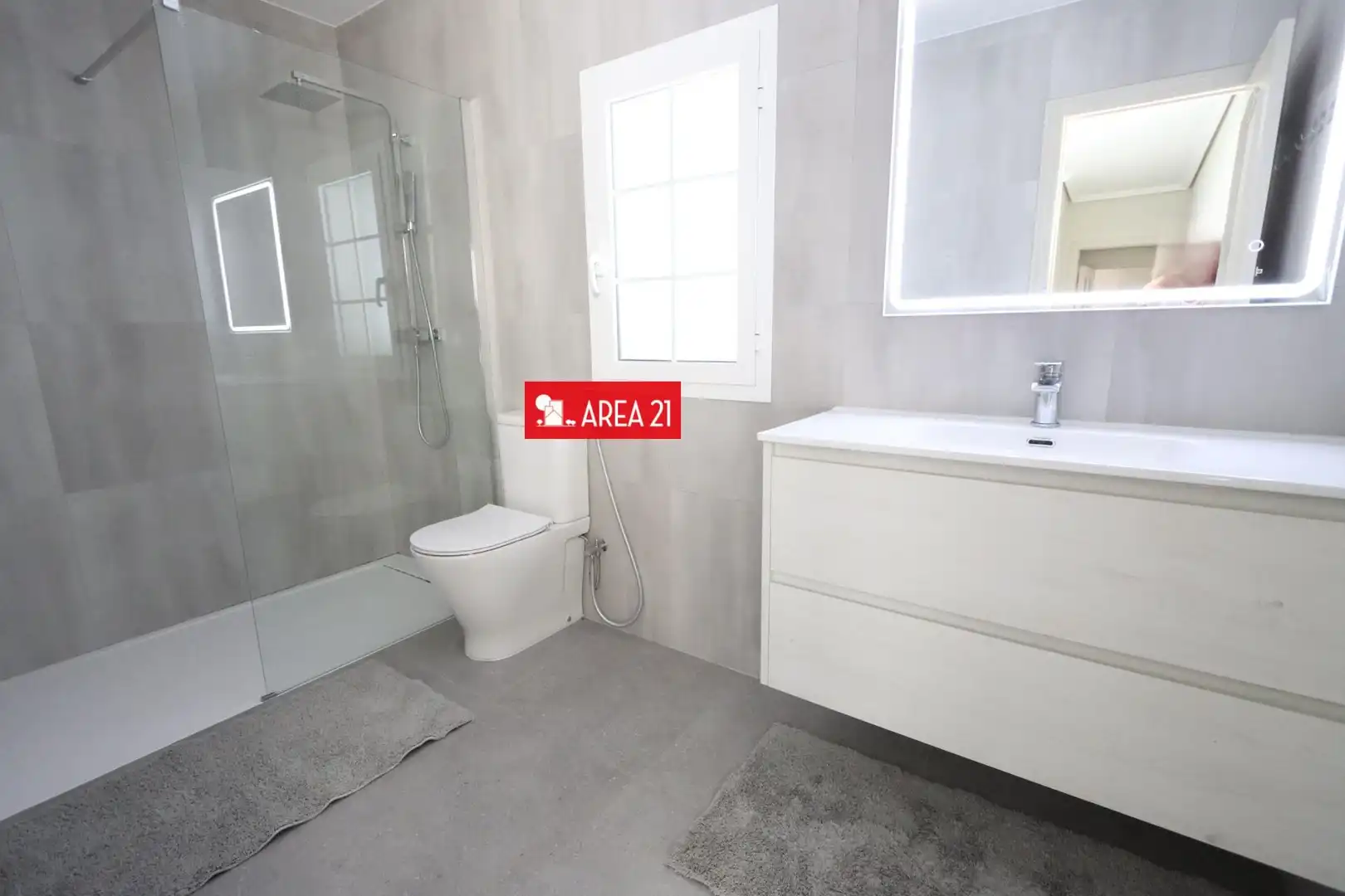 Bathroom of Houses for sale in La Pobla de Vallbona  with Heating, Terrace and Storage room