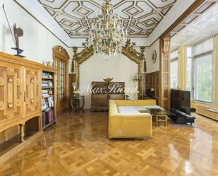 Sala d'estar de Pis en venda en  Barcelona Capital amb Calefacció, Traster i Moblat