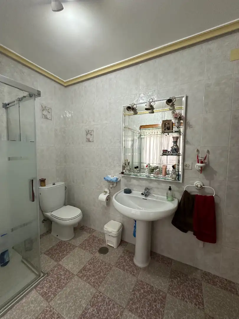 Bany de Casa o xalet en venda en Úbeda amb Aire condicionat i Terrassa
