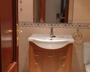 Bathroom of Apartment to rent in Valladolid Capital  with Balcony