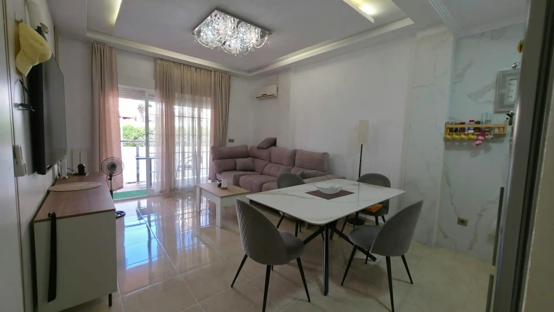 Wohnzimmer von Erdgeschoss zum Verkauf in Torrevieja mit Klimaanlage, Abstellraum und Schwimmbad