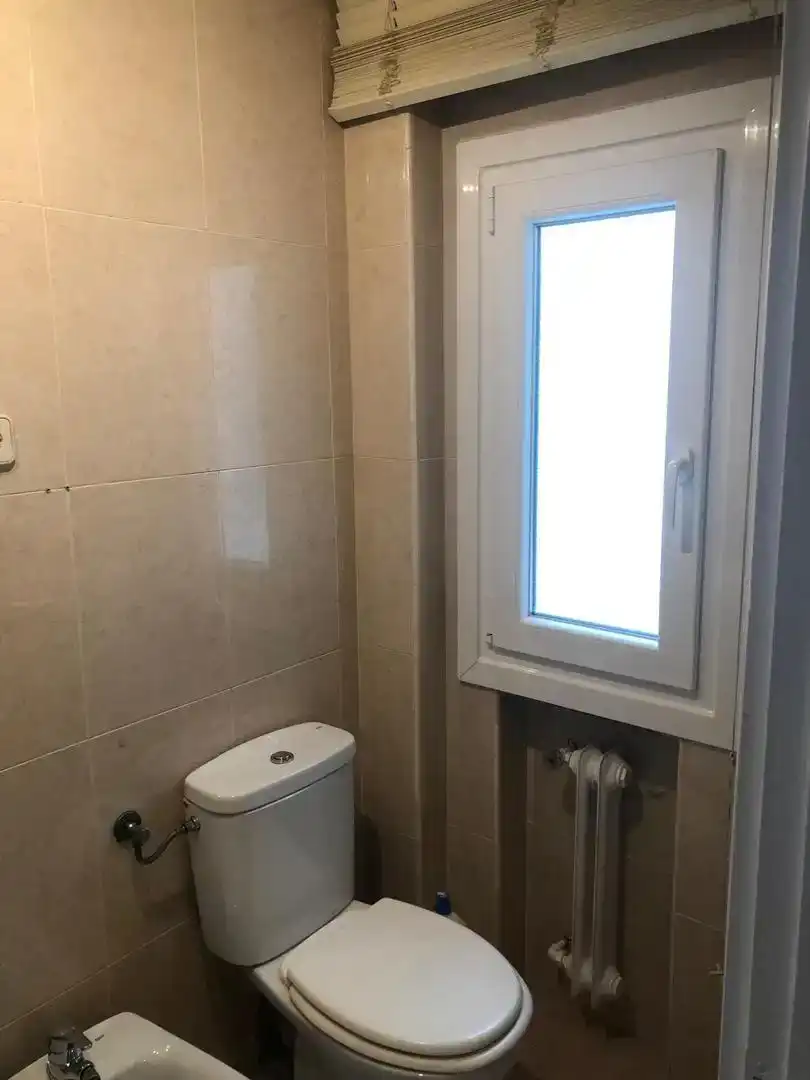 Bany de Estudi en venda en Madrid amb Parquet, Moblat i Rentadora