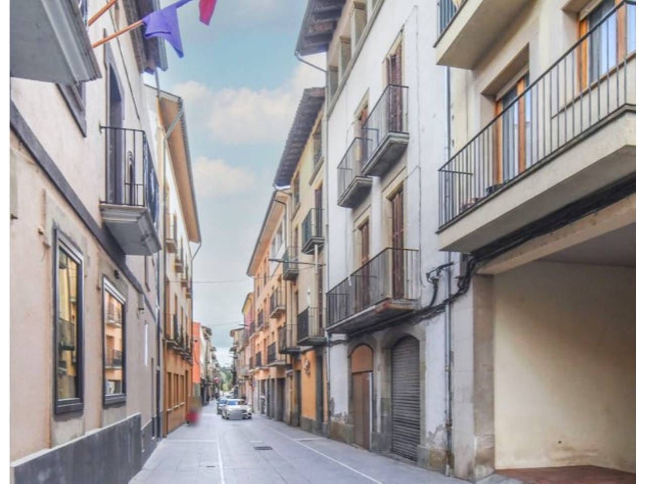 Vista exterior de Edifici en venda en Manlleu