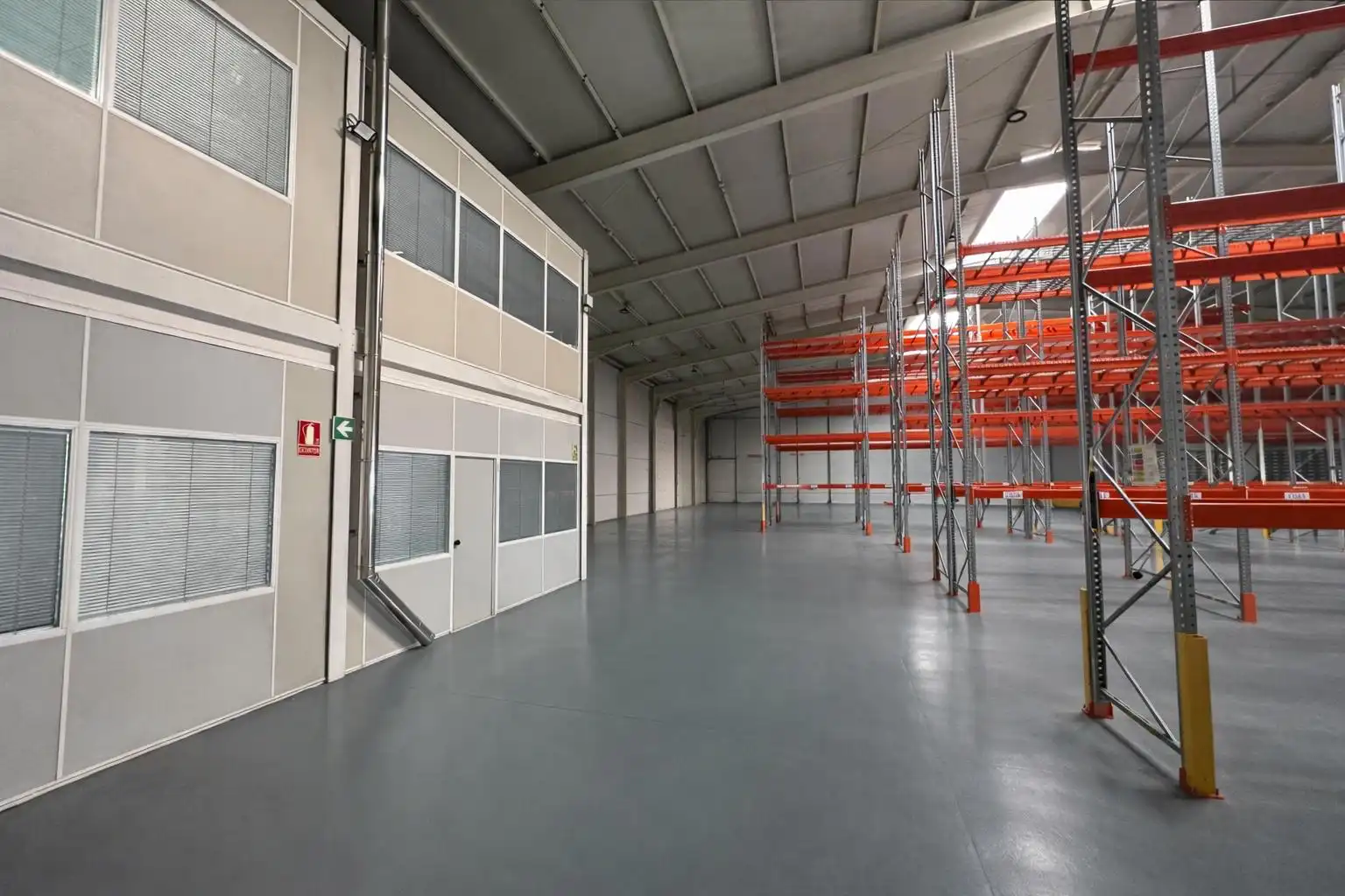 Vista exterior de Nau industrial en venda en Mojados amb Calefacció i Alarma