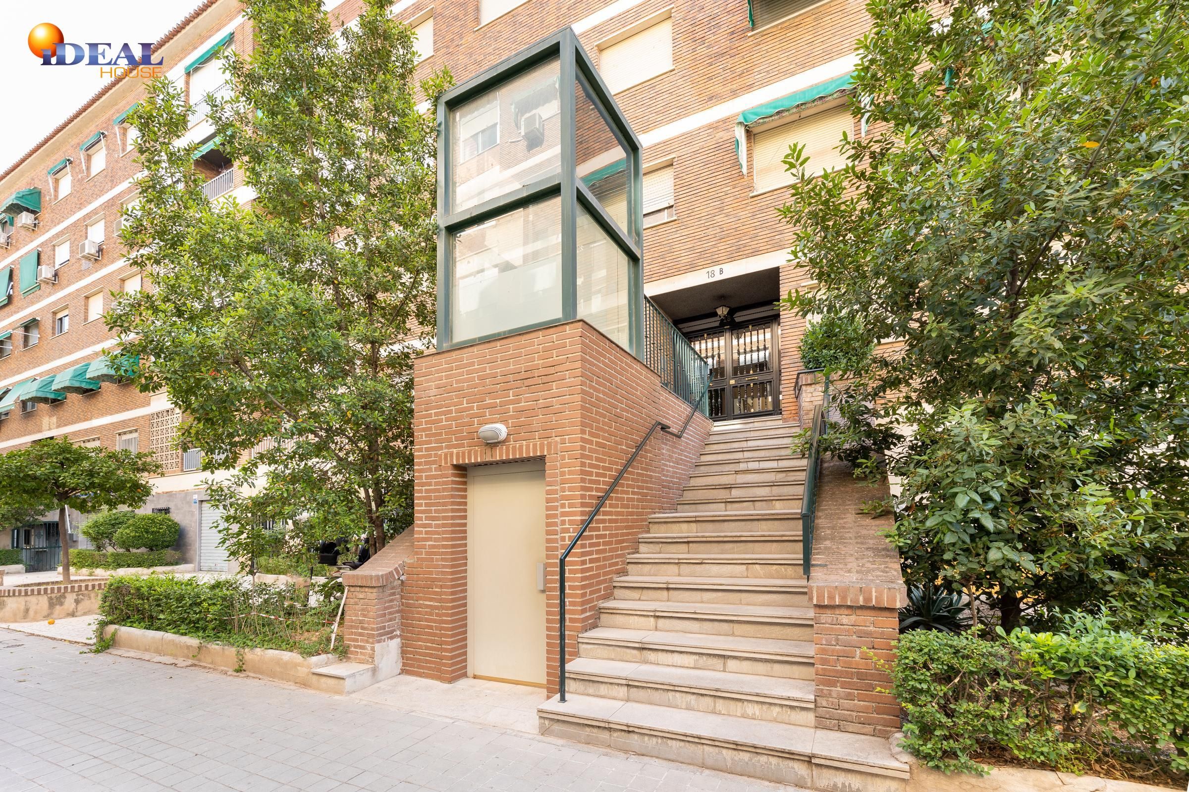 Exterior view of Flat for sale in  Granada Capital  with Air Conditioner, Heating and Storage room