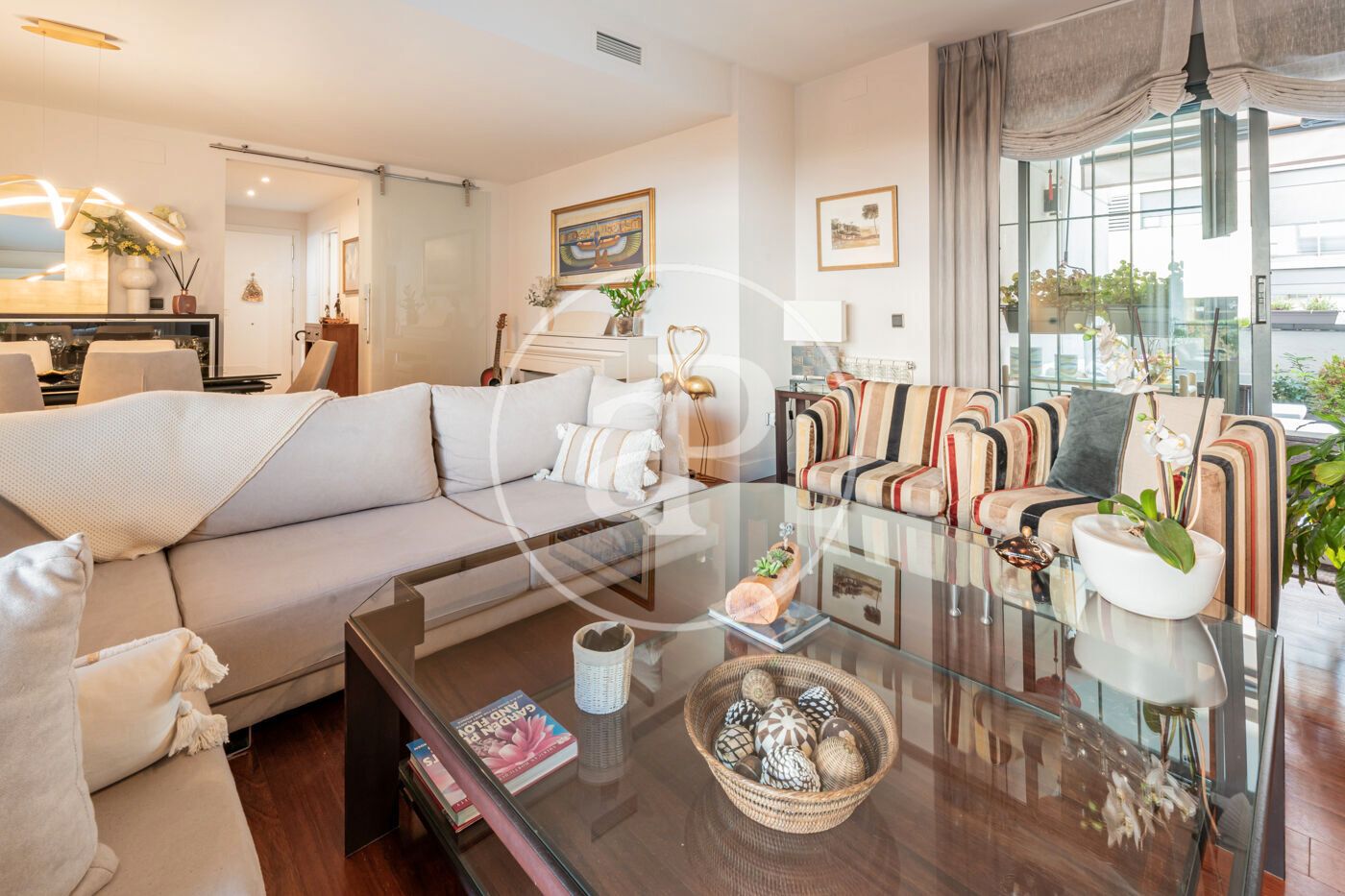 Sala d'estar de Pis en venda en  Madrid Capital amb Aire condicionat, Calefacció i Jardí privat