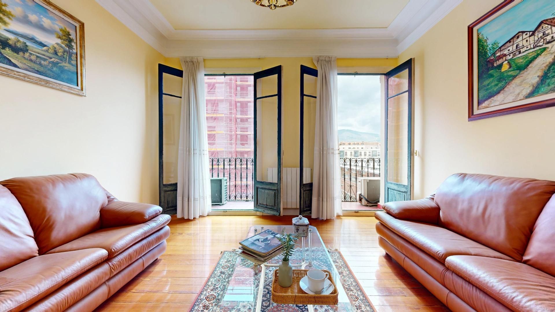 Living room of Flat for sale in Bilbao   with Heating and Balcony