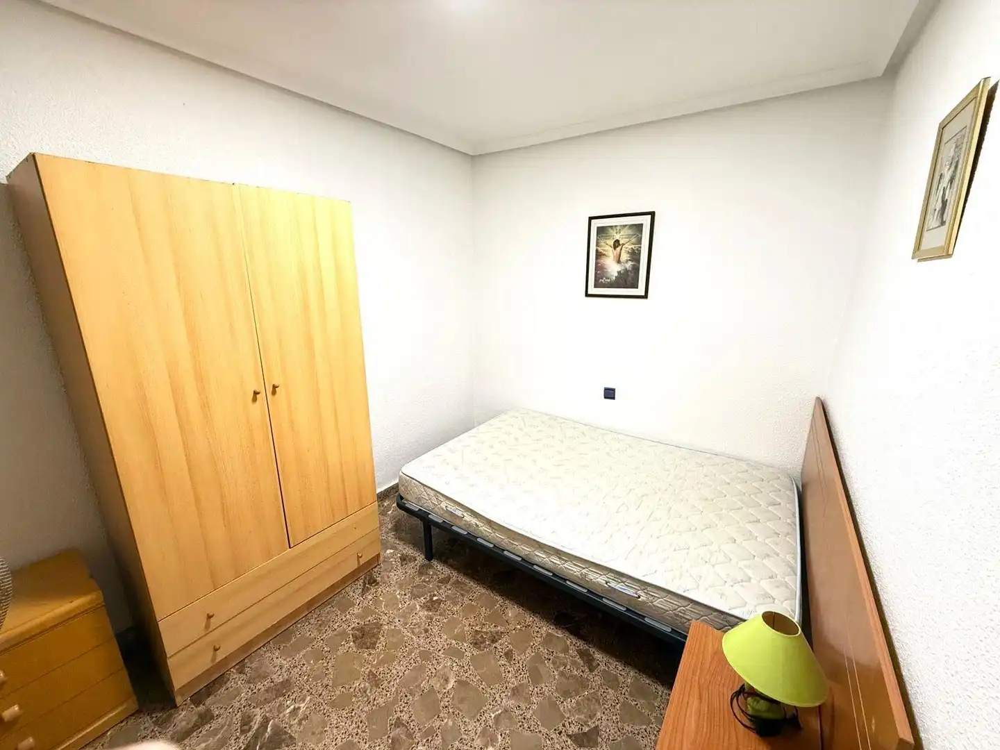 Habitación de Apartamento de alquiler en Torrevieja con Aire acondicionado, Terraza y Amueblado