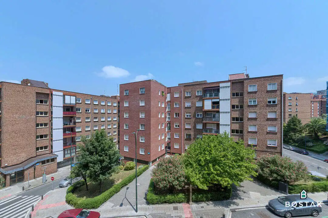 Außenansicht von Wohnung zum Verkauf in Bilbao  mit Heizung, Terrasse und Möbliert