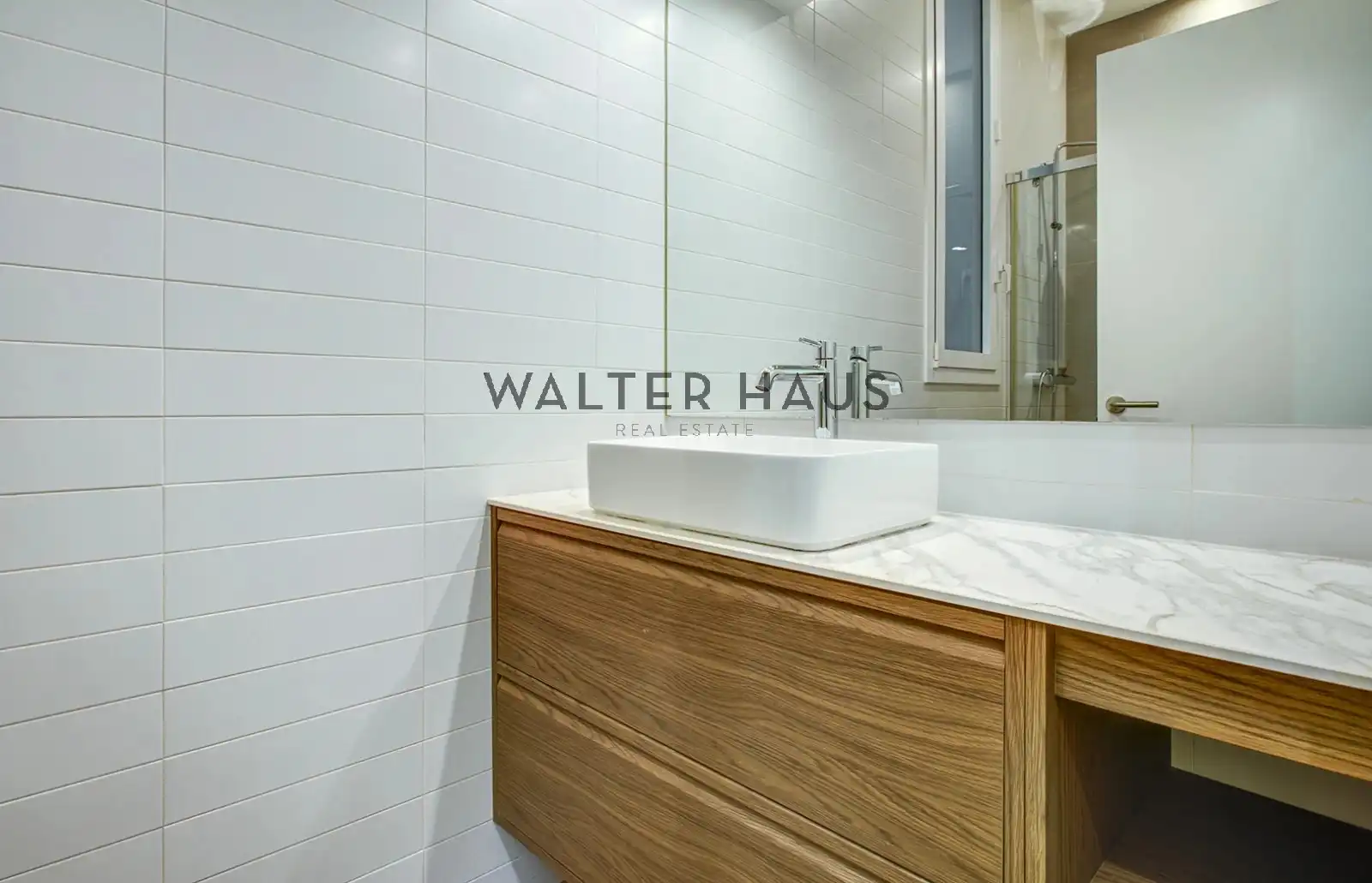 Baño de Piso en venta en Barcelona con Aire acondicionado, Terraza y Horno