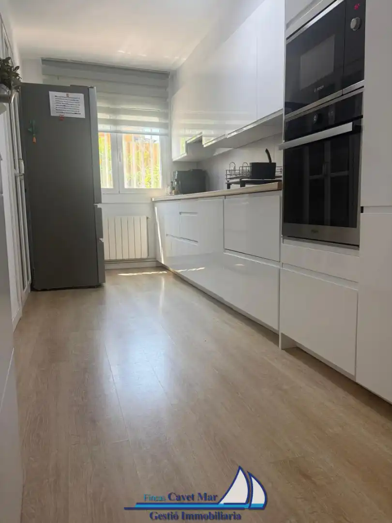 Cuina de Casa adosada en venda en Cambrils amb Aire condicionat, Calefacció i Jardí privat