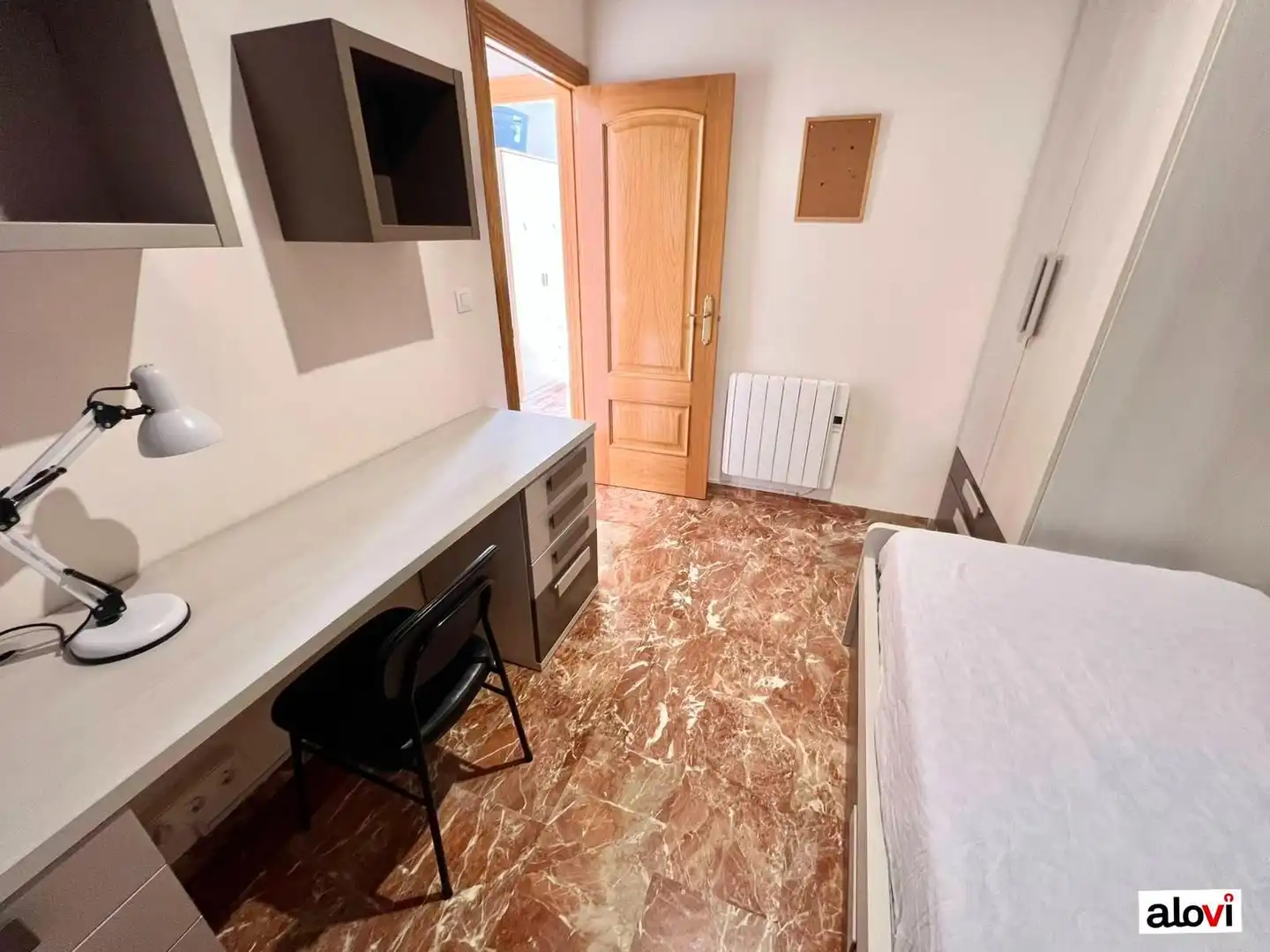 Habitación de Piso de alquiler en Granada con Aire acondicionado, Calefacción y Amueblado