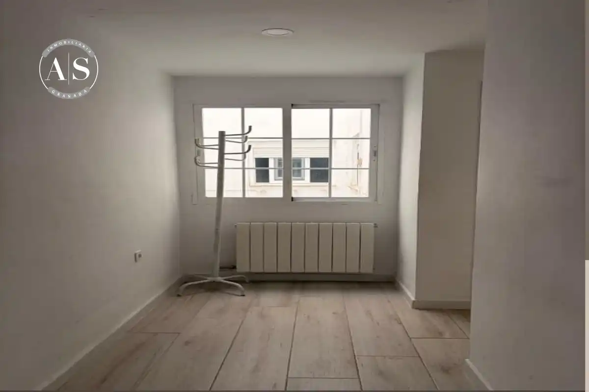 Habitación de Piso en venta en Granada con Calefacción