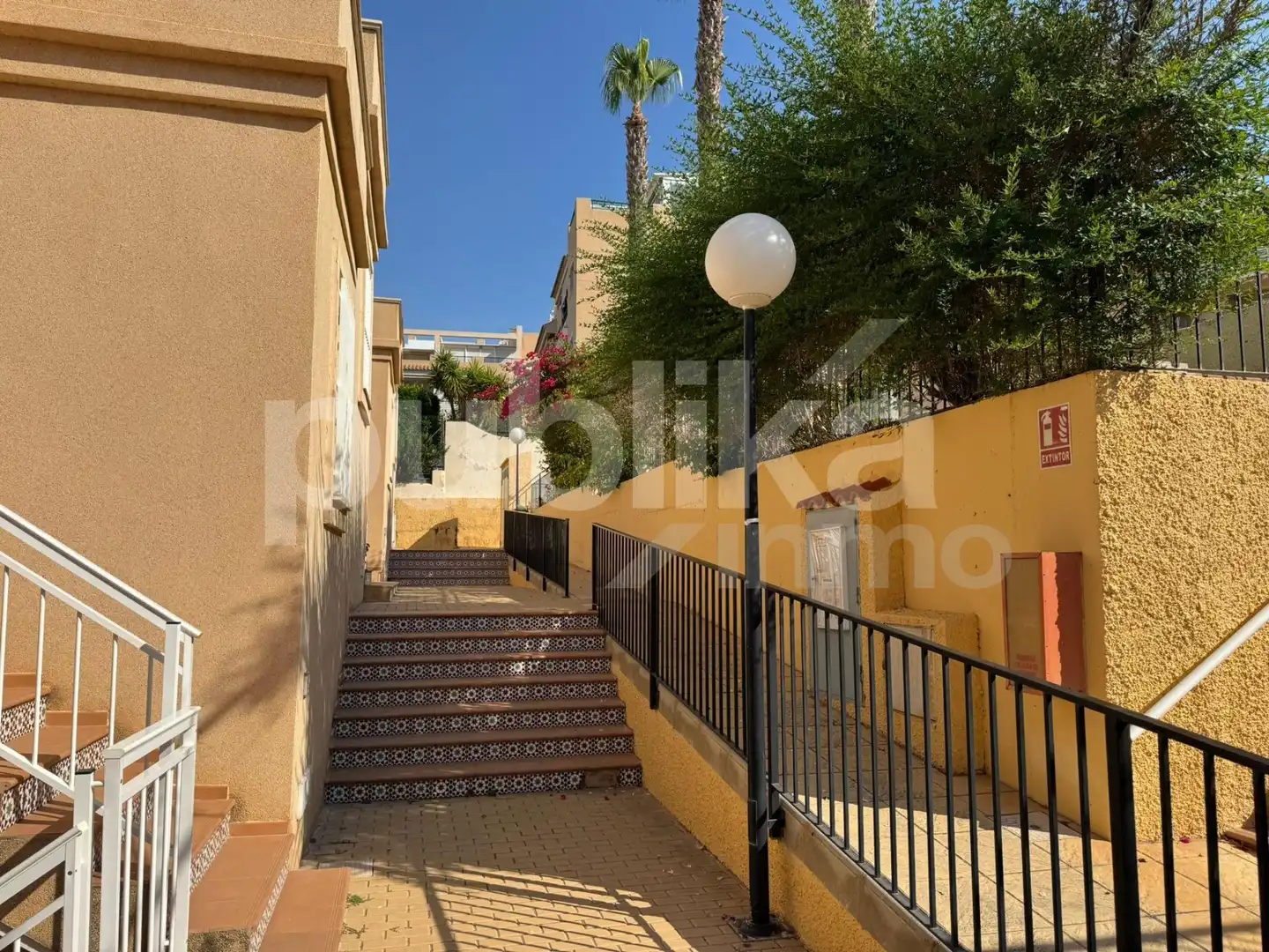 Vista exterior de Àtic en venda en Santa Pola amb Aire condicionat, Calefacció i Terrassa