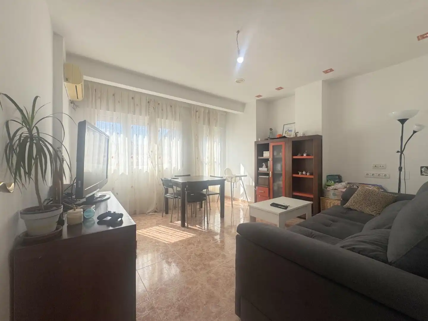 Wohnzimmer von Wohnung zum Verkauf in Candeleda mit Klimaanlage und Heizung