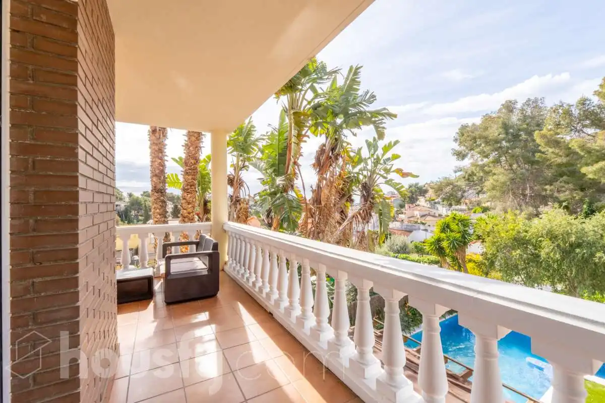 Vista exterior de Casa o xalet en venda en Cubelles amb Aire condicionat, Calefacció i Jardí privat