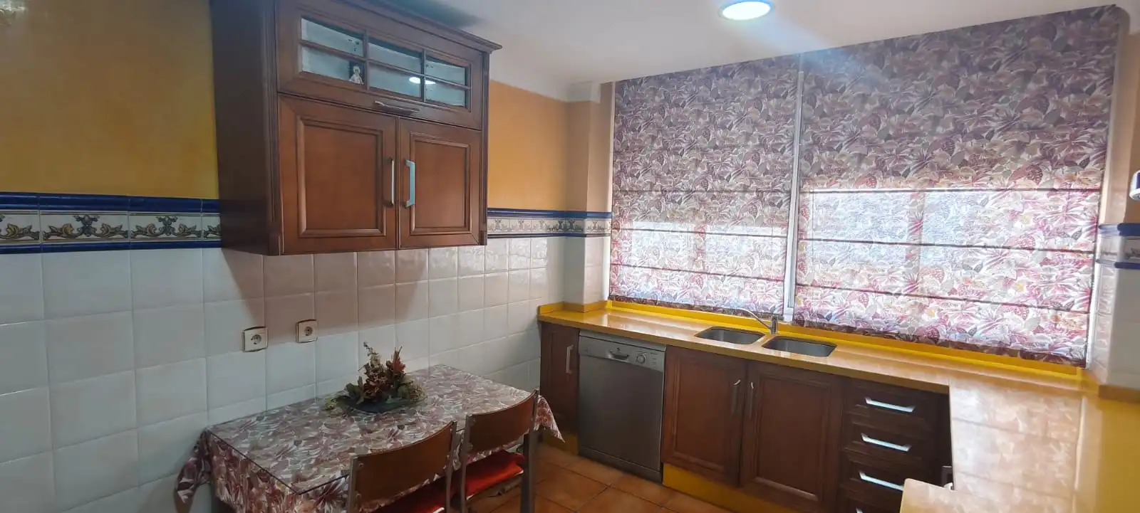House with terrace for sale in Calle Teresa de Calcuta