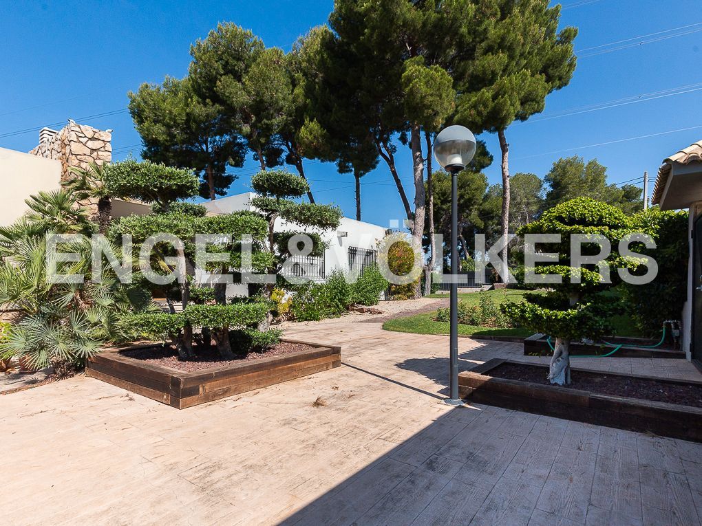 Garden of House or chalet for sale in Paterna  with Air Conditioner, Private garden and Terrace