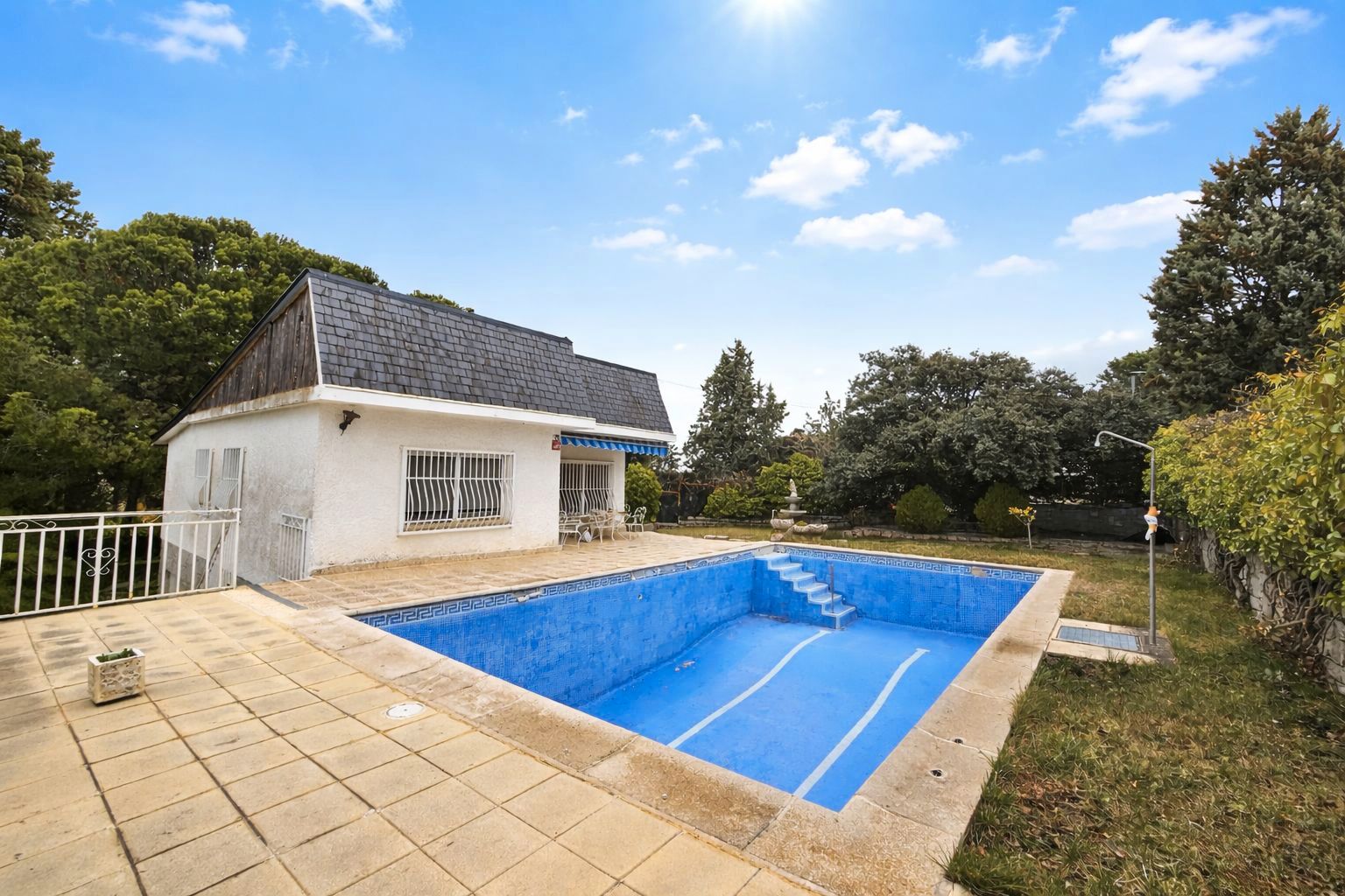 Swimming pool of House or chalet for sale in Casarrubios del Monte  with Heating, Private garden and Storage room