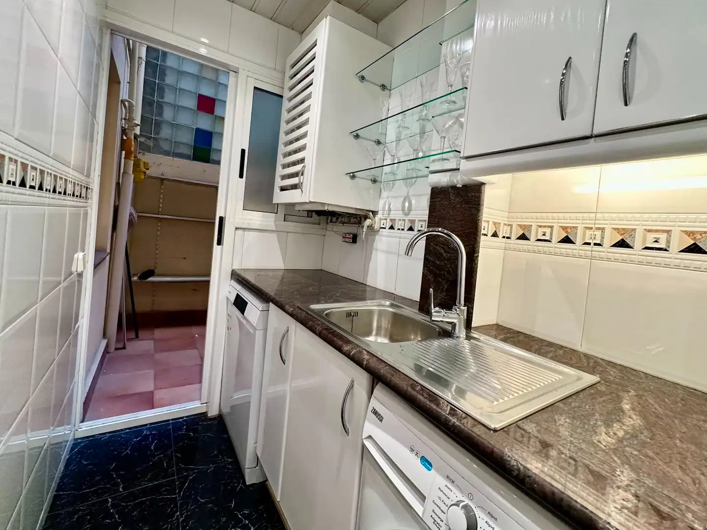 Cuina de Pis en venda en Barcelona amb Calefacció, Moblat i Forn