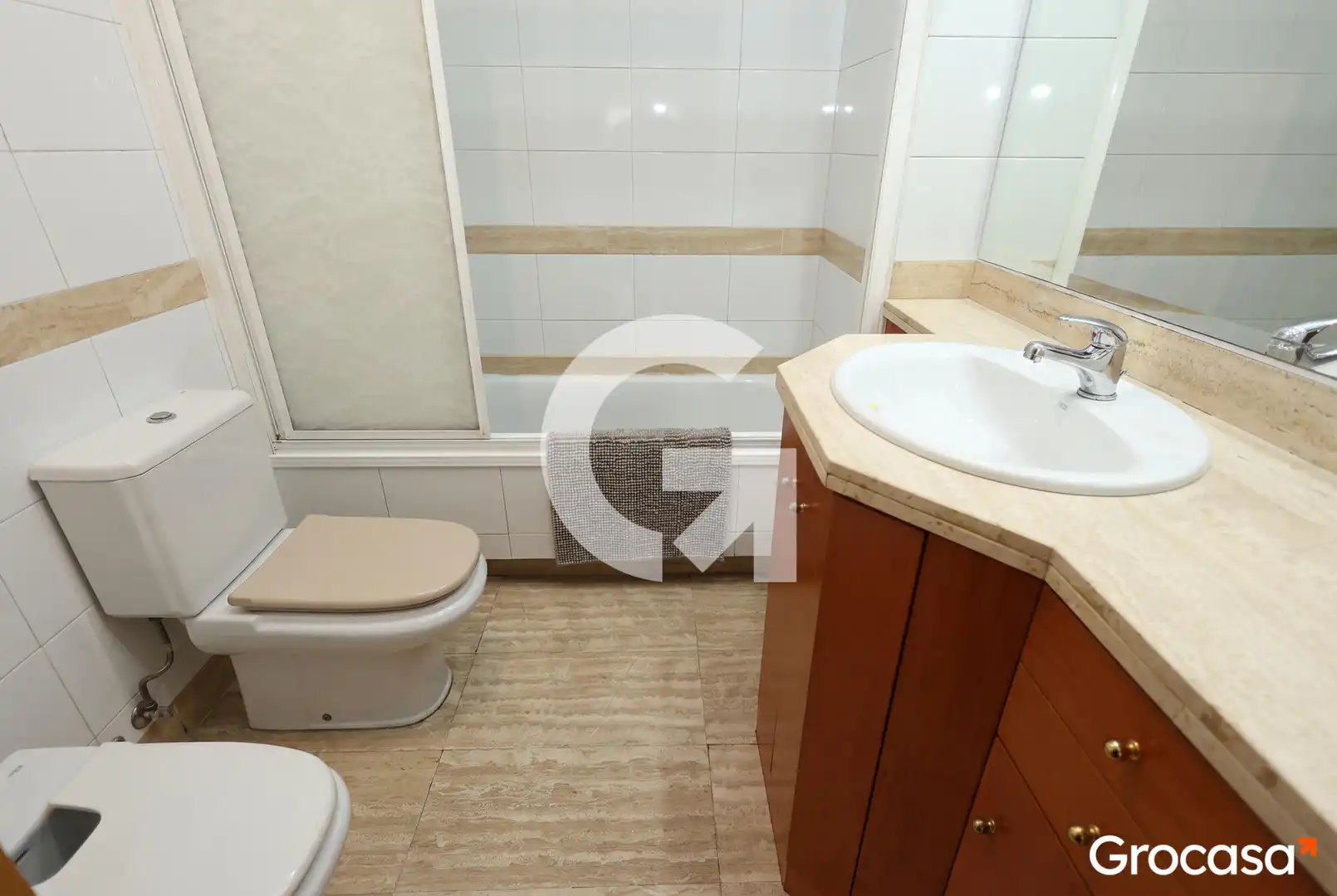 Baño de Piso en venta en L'Hospitalet de Llobregat con Aire acondicionado, Calefacción y Horno