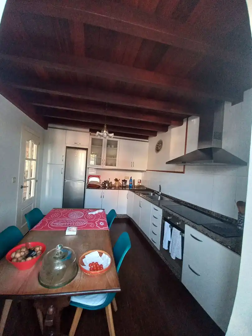 Cuina de Casa o xalet en venda en Oleiros amb Parquet, Terrassa i Traster