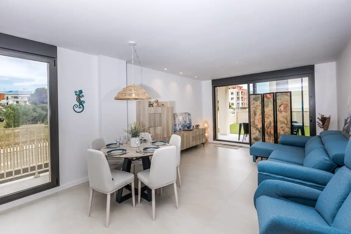 Comedor de Apartamento de alquiler en Dénia con Aire acondicionado, Jardín privado y Terraza