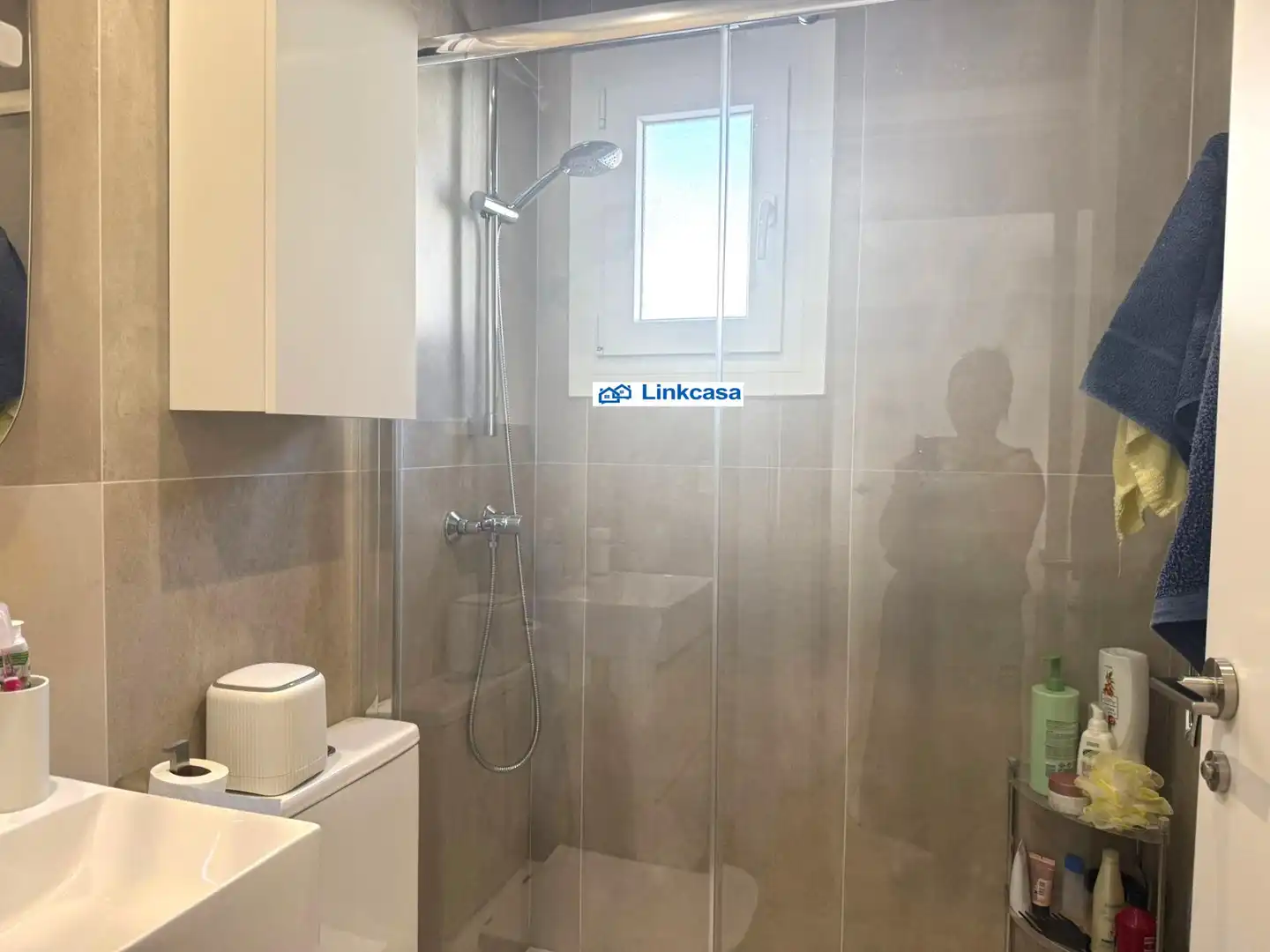 Bathroom of Flat for sale in Madrid  with Air Conditioner, Heating and Terrace