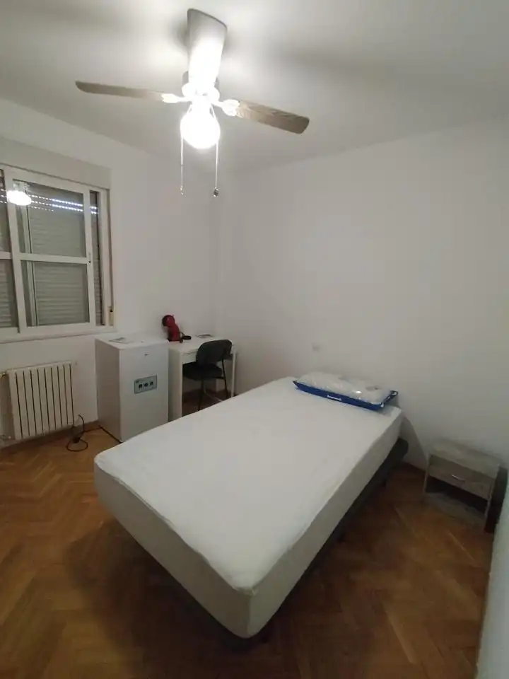 Bedroom of Flat for share in Alcalá de Henares  with Air Conditioner and Furnished
